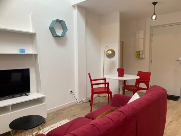 A LOUER APPARTEMENT MEUBLE PROCHE CENTRE VILLE ET GARE DE ST QUENTIN 02100