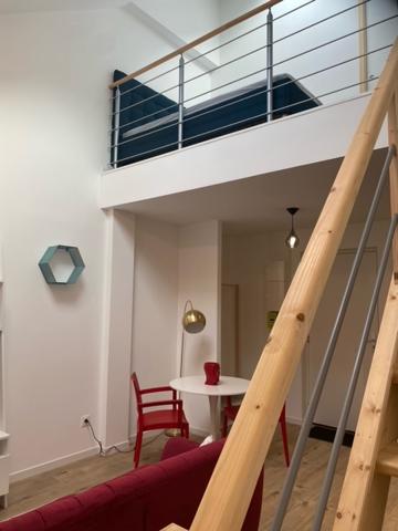 A LOUER APPARTEMENT MEUBLE PROCHE CENTRE VILLE ET GARE DE ST QUENTIN 02100