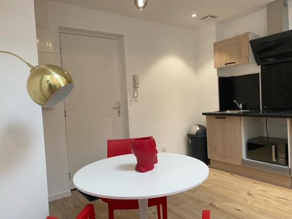 A LOUER APPARTEMENT MEUBLE PROCHE CENTRE VILLE ET GARE DE ST QUENTIN 02100