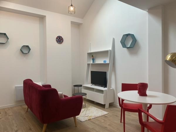 A LOUER APPARTEMENT MEUBLE PROCHE CENTRE VILLE ET GARE DE ST QUENTIN 02100