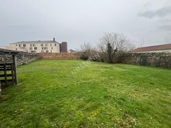 Découvrez sans tarder ce superbe terrain entièrement clos, idéalement situé sur la commune de Saint-Germain-sur-Moine, à seulement 5 km de l'axe Nantes?Cholet.