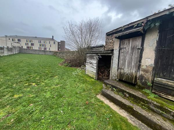 Découvrez sans tarder ce superbe terrain entièrement clos, idéalement situé sur la commune de Saint-Germain-sur-Moine, à seulement 5 km de l'axe Nantes?Cholet.