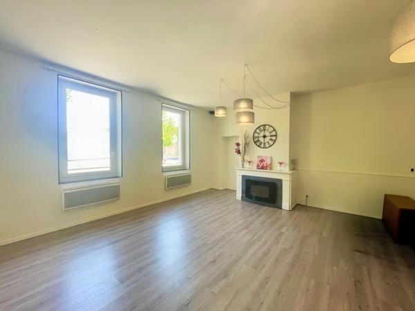 Centre-ville, jardin, espace de stationnement fermé