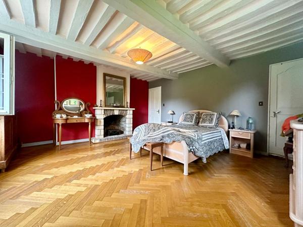 A proximité de  Pont L'Evêque, Manoir et sa dépendance à rénover