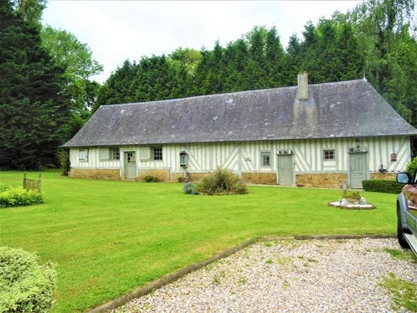 A proximité de  Pont L'Evêque, Manoir et sa dépendance à rénover