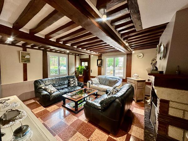 A proximité de  Pont L'Evêque, Manoir et sa dépendance à rénover