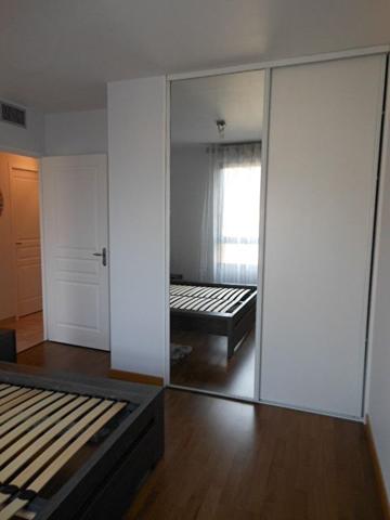 Loue Bourg-en-Bresse T3 meublé standing, résidence sécurisée, avec loggia, garage et cave