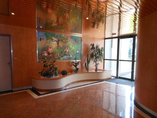 Loue Bourg-en-Bresse T3 meublé standing, résidence sécurisée, avec loggia, garage et cave