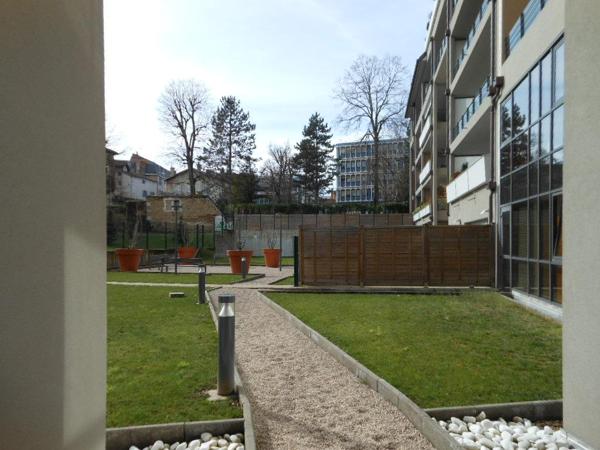 Loue Bourg-en-Bresse T3 meublé standing, résidence sécurisée, avec loggia, garage et cave