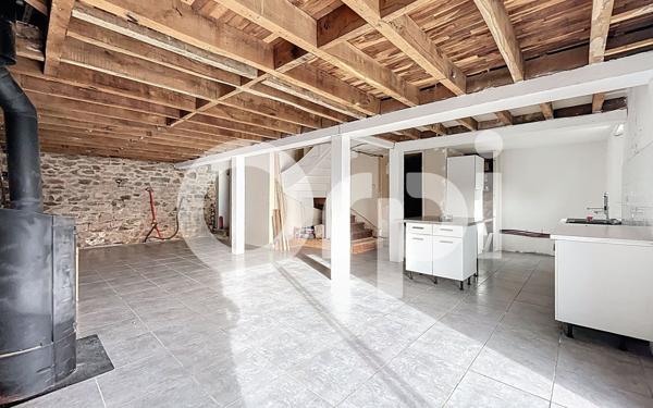 Maison à vendre    6 pièces •  Saint-Mexant