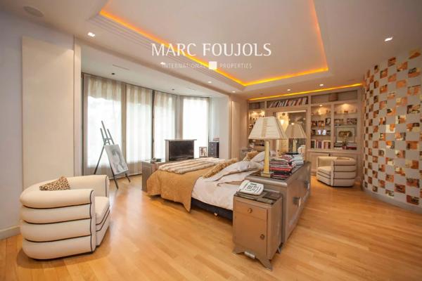 Paris XVI Passy appartement comme une maison avec terrasse et jardin