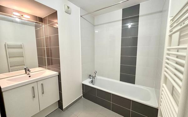 Appartement à vendre    3 pièces • 60,93 m2 Villeurbanne