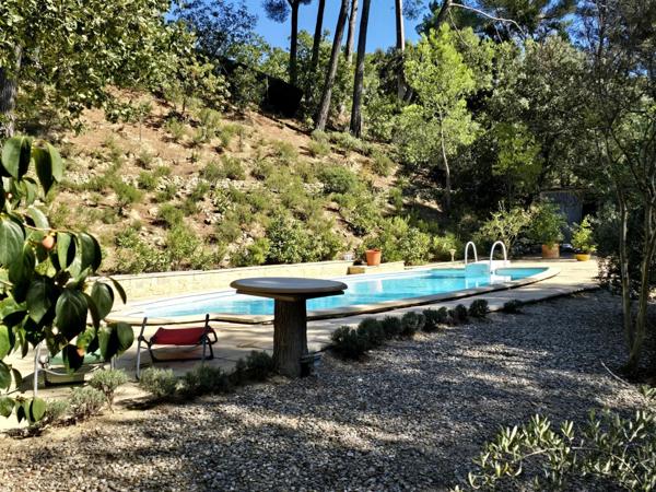 Maison 5 pièces 145 m² avec grand terrain piscine et studio indépendant