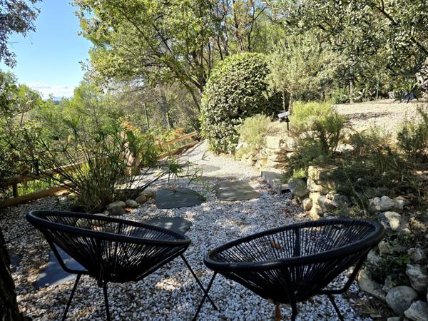 Maison 5 pièces 145 m² avec grand terrain piscine et studio indépendant