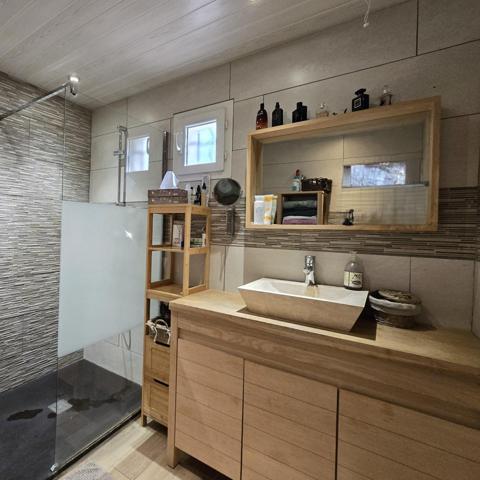 Maison 5 pièces 145 m² avec grand terrain piscine et studio indépendant