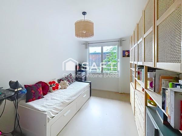 Maison récente située en lisière de foret