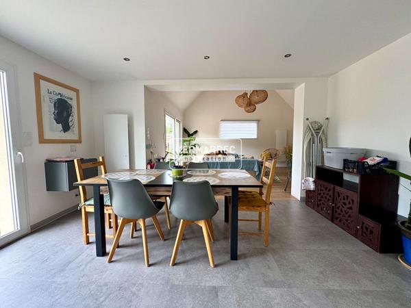 Maison 6 pièces – 106 m² environ à Theix (ref : 100880-AV)