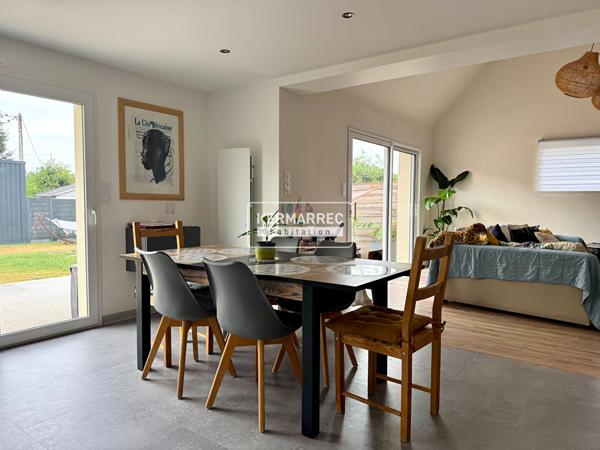 Maison 6 pièces – 106 m² environ à Theix (ref : 100880-AV)