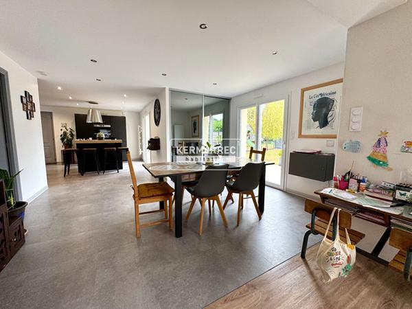 Maison 6 pièces – 106 m² environ à Theix (ref : 100880-AV)