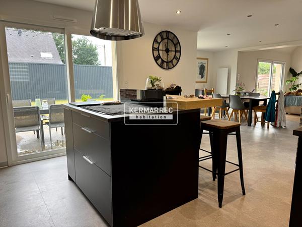Maison 6 pièces – 106 m² environ à Theix (ref : 100880-AV)