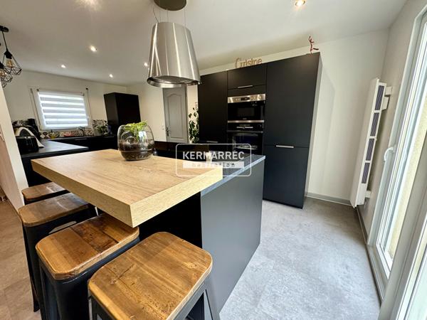 Maison 6 pièces – 106 m² environ à Theix (ref : 100880-AV)