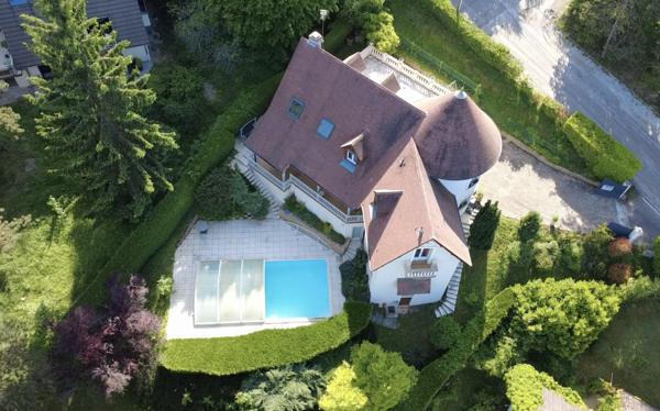 Maison
         7 pièces
        - 180 m² Bien prestige 550 000 € *