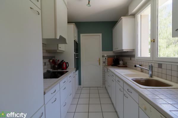 Maison
         7 pièces
        - 180 m² Bien prestige 550 000 € *