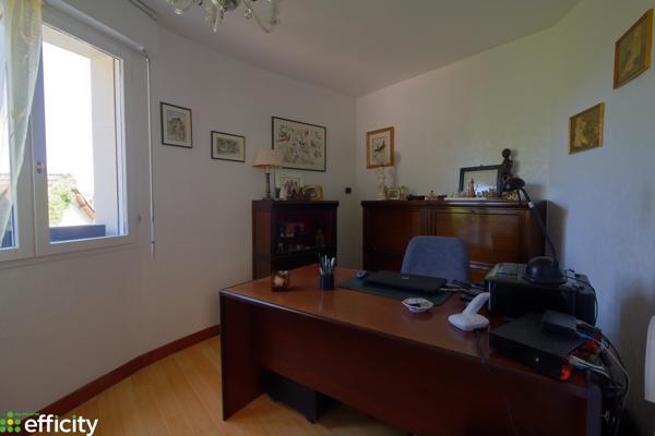 Maison
         7 pièces
        - 180 m² Bien prestige 550 000 € *
