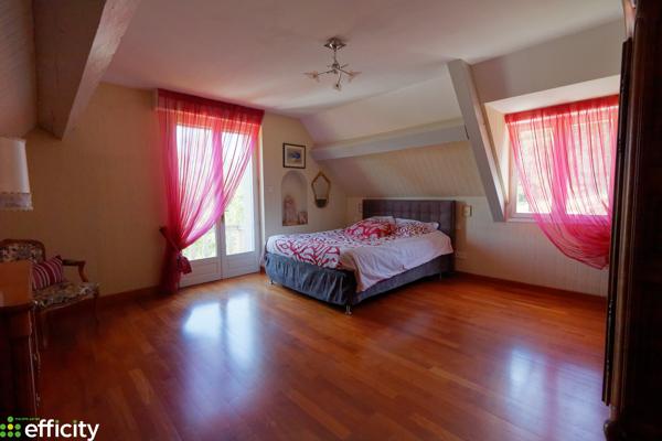 Maison
         7 pièces
        - 180 m² Bien prestige 550 000 € *