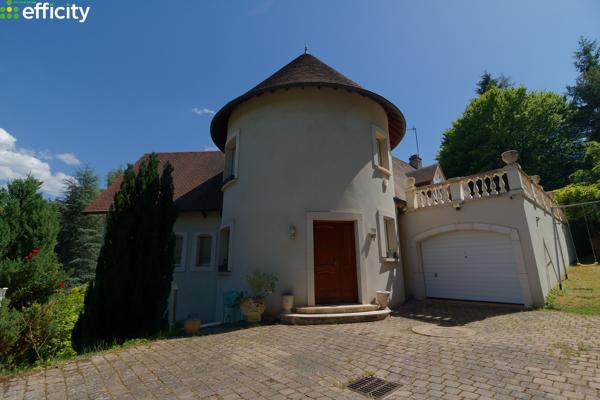 Maison
         7 pièces
        - 180 m² Bien prestige 550 000 € *