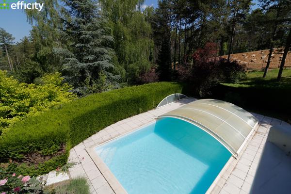 Maison
         7 pièces
        - 180 m² Bien prestige 550 000 € *