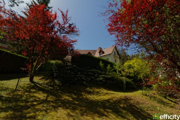 Maison
         7 pièces
        - 180 m² Bien prestige 550 000 € *