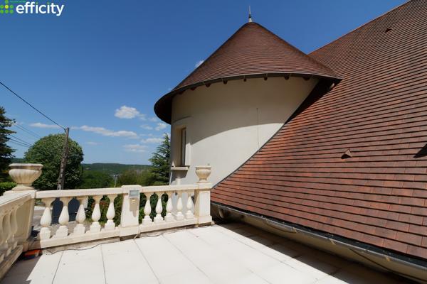 Maison
         7 pièces
        - 180 m² Bien prestige 550 000 € *