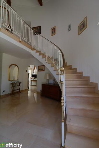 Maison
         7 pièces
        - 180 m² Bien prestige 550 000 € *