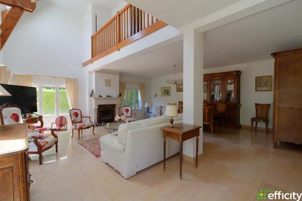 Maison
         7 pièces
        - 180 m² Bien prestige 550 000 € *