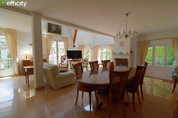 Maison
         7 pièces
        - 180 m² Bien prestige 550 000 € *