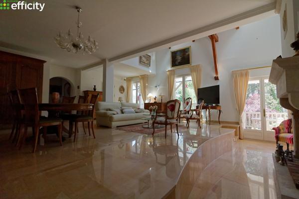 Maison
         7 pièces
        - 180 m² Bien prestige 550 000 € *