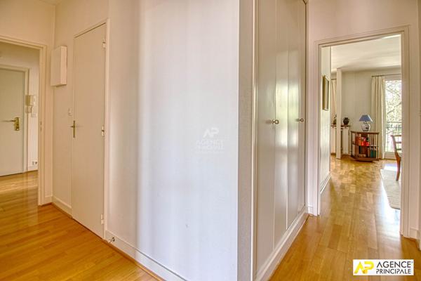 Versailles centre Avenue de Paris Appartement 4 pièces 83 m² situé au 3ème étage avec ascenseur, balcon, cave et parking €620 000 ** - Référence 27328