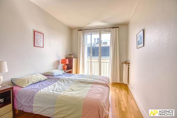 Versailles centre Avenue de Paris Appartement 4 pièces 83 m² situé au 3ème étage avec ascenseur, balcon, cave et parking €620 000 ** - Référence 27328