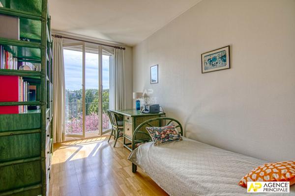 Versailles centre Avenue de Paris Appartement 4 pièces 83 m² situé au 3ème étage avec ascenseur, balcon, cave et parking €620 000 ** - Référence 27328