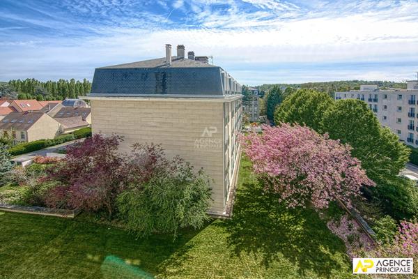 Versailles centre Avenue de Paris Appartement 4 pièces 83 m² situé au 3ème étage avec ascenseur, balcon, cave et parking €620 000 ** - Référence 27328