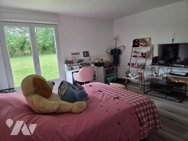 HAMBERS- En campagne, maison en pierres avec ses dépendances.

Maison d'habitation comprenant...