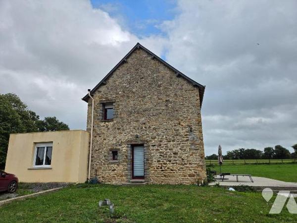 HAMBERS- En campagne, maison en pierres avec ses dépendances.

Maison d'habitation comprenant...
