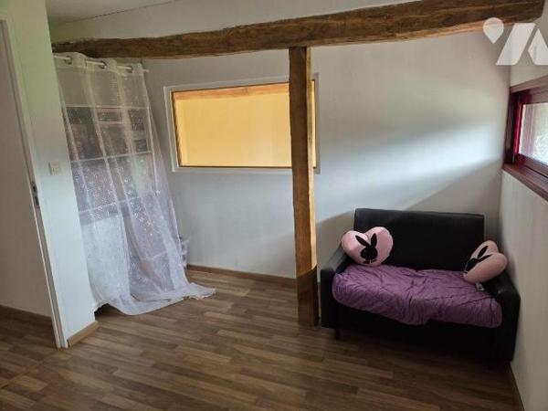 HAMBERS- En campagne, maison en pierres avec ses dépendances.

Maison d'habitation comprenant...