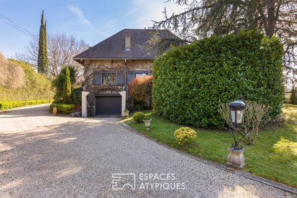Maison de caractère aux volumes contemporains à Castelginest