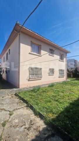 🏡 À vendre – Spacieuse maison 220 m² avec garage et jardin – Moissac