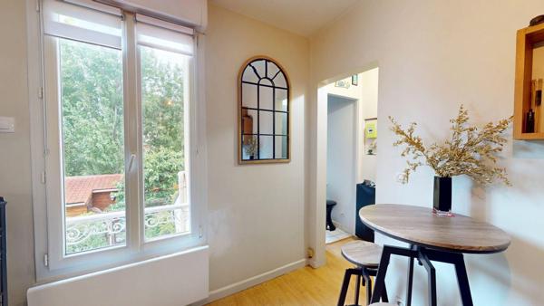 Charmant deux pièces place des marronniers