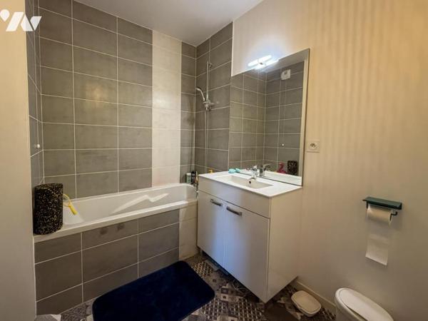 ST HERBLAIN VAL DE CHEZINE - APPARTEMENT T4 EN ETAGE ÉLEVÉ AVEC TERRASSE, CELLIER ET DEUX PARKINGS