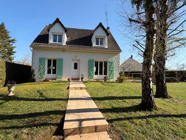 Charmante maison traditionnelle à vendre  à 5mn de la gare  7 pièces, 130 m² sur 1000 m² de terrain