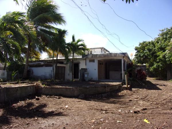 A VENDRE - SAINT-FRANCOIS MAISON A RENOVER DE TYPE T4